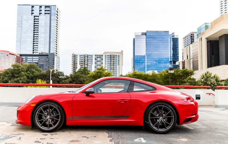 Illustration for article titled The 2018 Porsche 911 Carrera T Is the Perfect 911 If You Can’t Afford a GT3